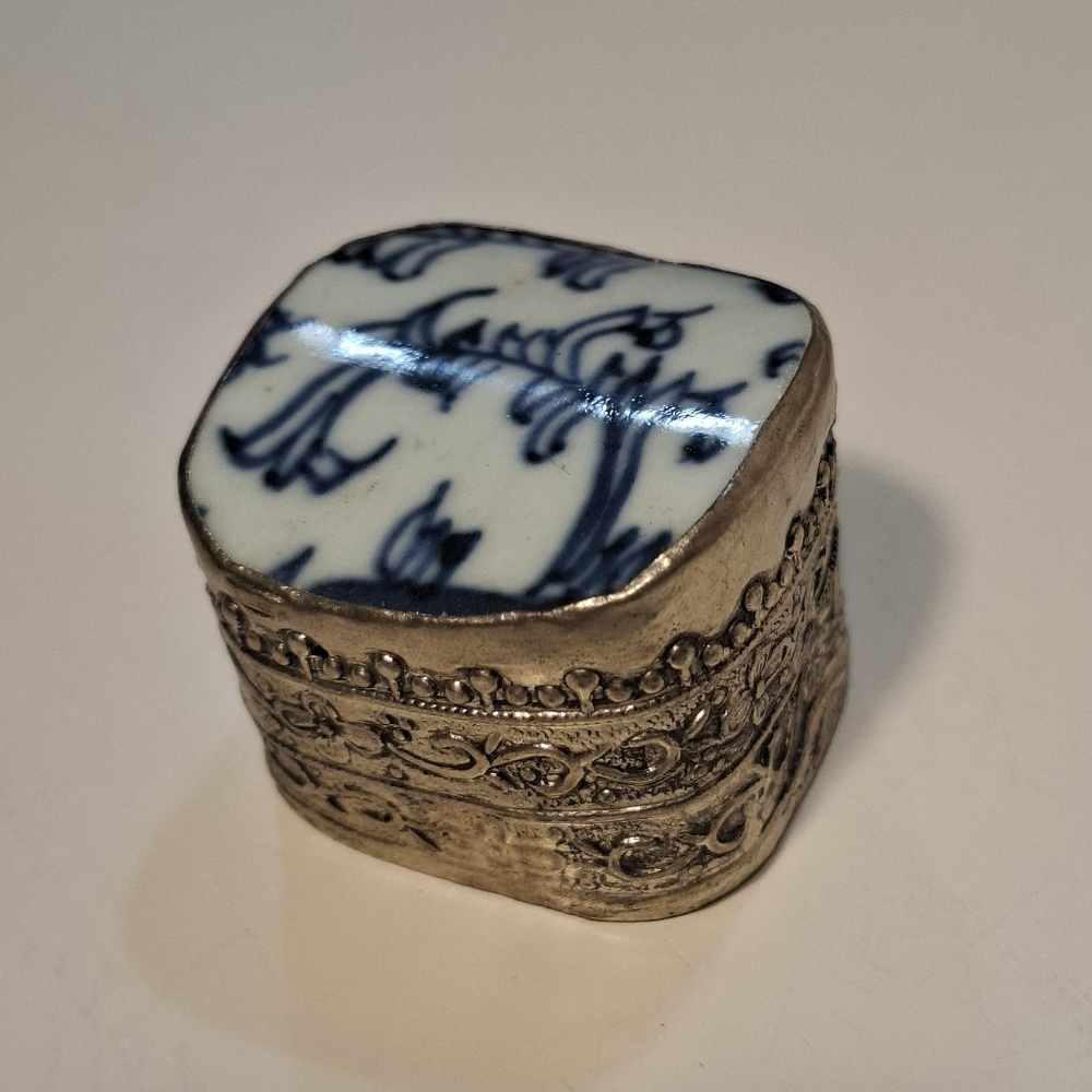 💙🍽🤍Antique Blue & White Porcelain Shard Chinese Silver Trinket Box